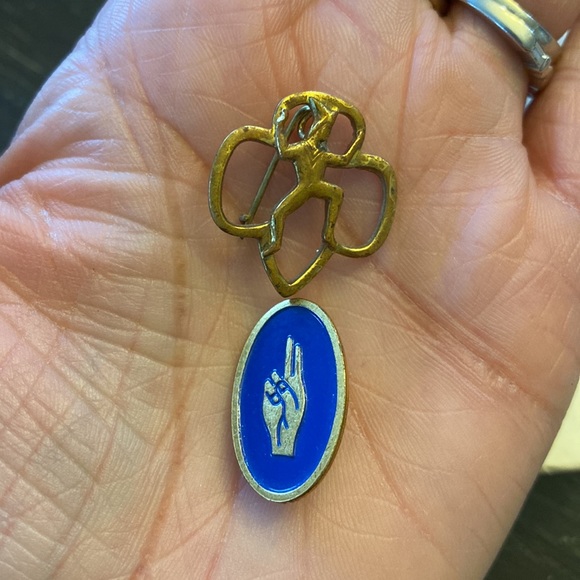 Vintage lot of boy/Girl Scout pins - Picture 2 of 5